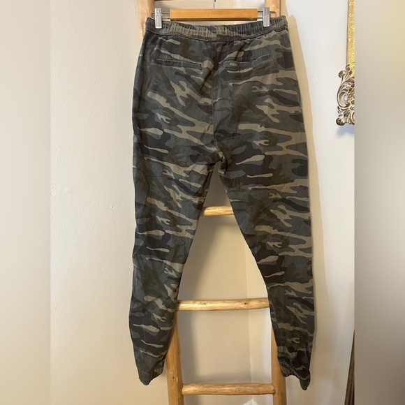 Across The Pond Men Green Camoflouge Tapered Stretch Camo Cargo Pants Size S - Picture 2 of 7